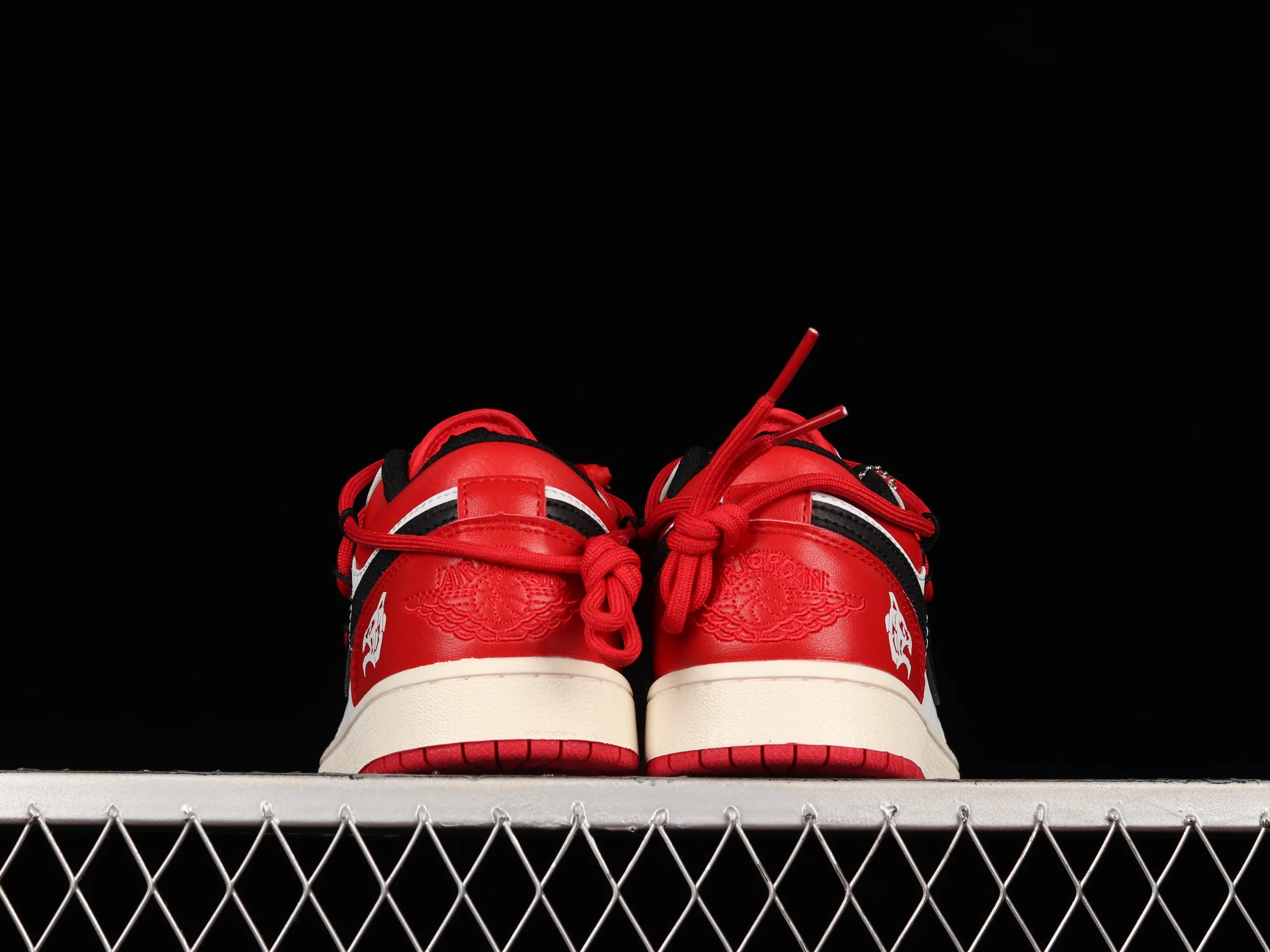 All categories Air Jordan Jordan series basketball shoes Air Jordan 1 Low Air Jordan 1 Low AJ1 Joe 1 customized version Vibe flavor deconstruction sports culture basketball shoes 553558-186